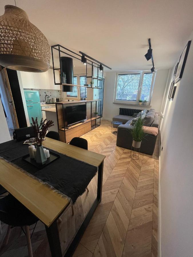 Apartament ギジツコ エクステリア 写真